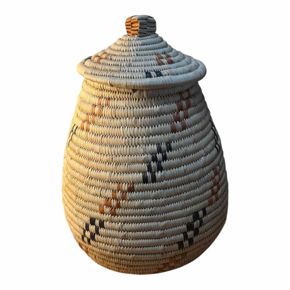 Vintage Zulu Ukhamba basket with lid and decorative geometric patterns. 9”